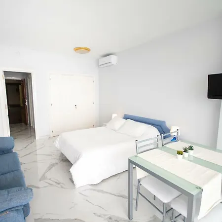 Cubo's Estudio Castillo De Santa Clara Torremolinos